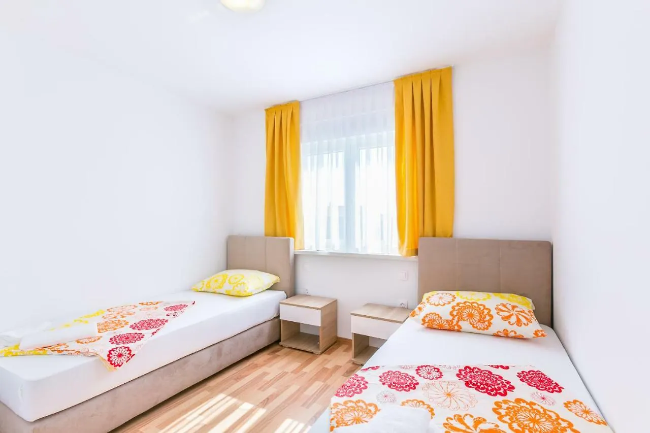 Dragan K2 Hotel Medulin 0*,  Croatia